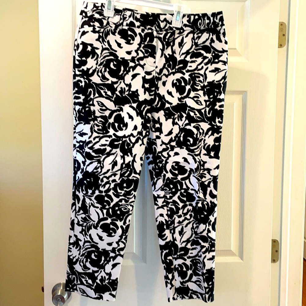 Beautiful Women’s Liz Claiborne Cropped Pants